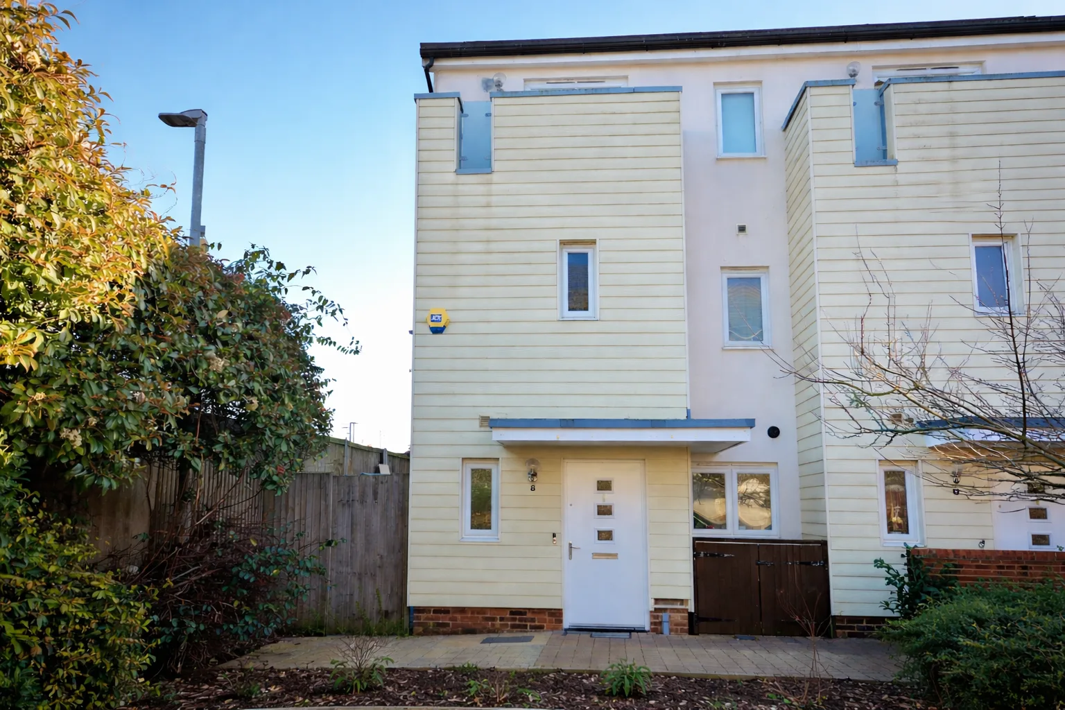 Pyle Close, Addlestone, photo 1 of 18